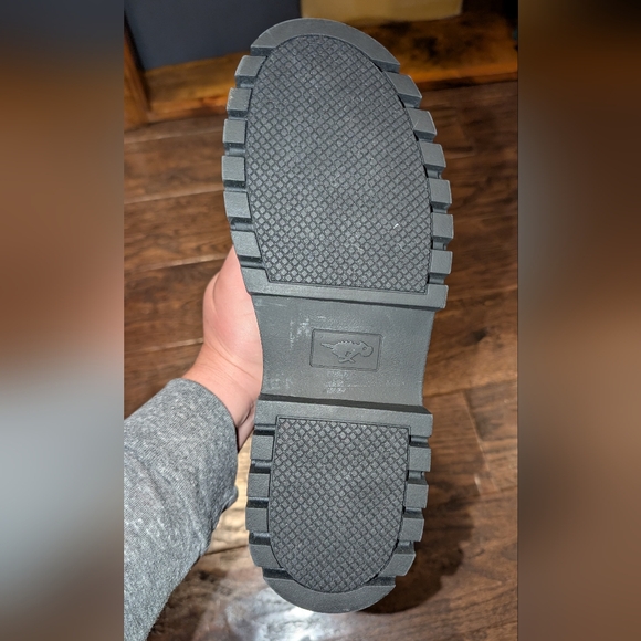 NWOT Rocket Dog Lug Boot In Black With Cushioned Sole - Picture 6 of 8